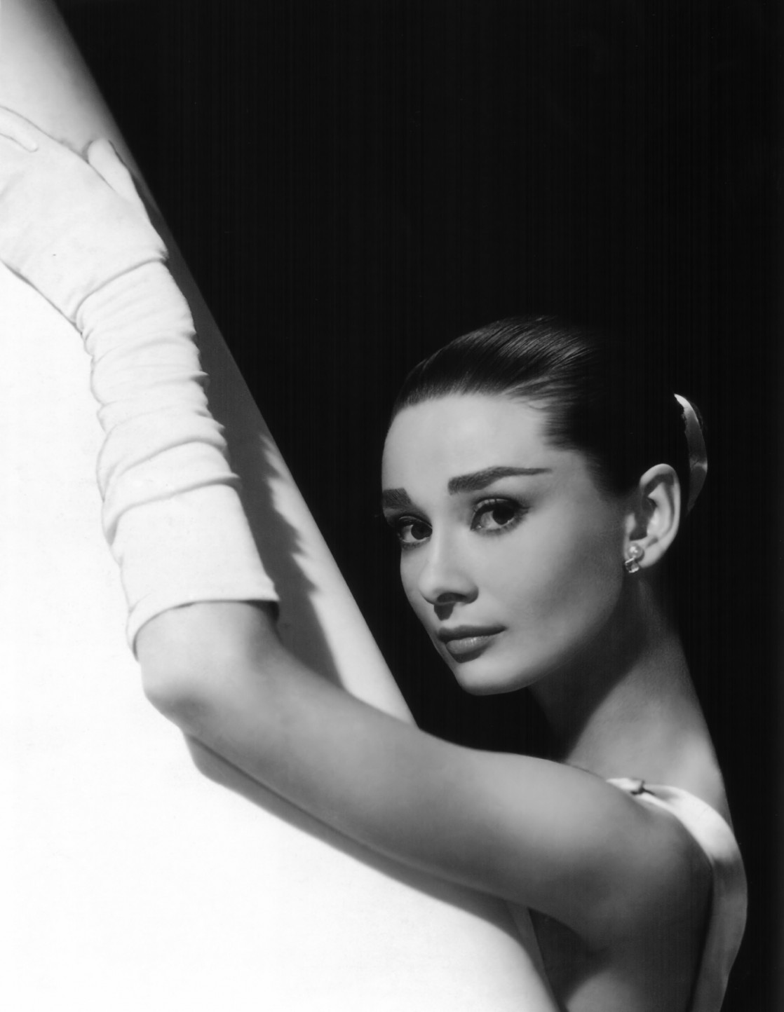 1118full-audrey-hepburn--1-