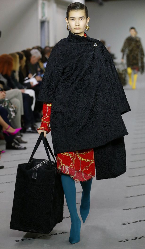 Balenciaga-show-Runway-Autumn-Winter-2017-Paris-Fashion-Week-France-05-Mar-2017