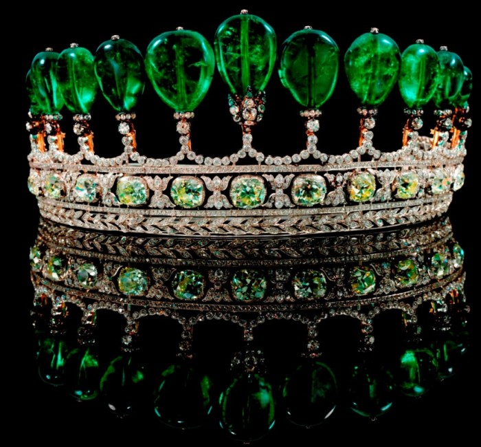 EMERALD_DIAMOND_TIARA