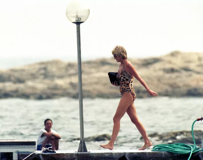 Lady Diana in a leopard swimsuit in Saint-Tropez, July 1997 - photo 5
