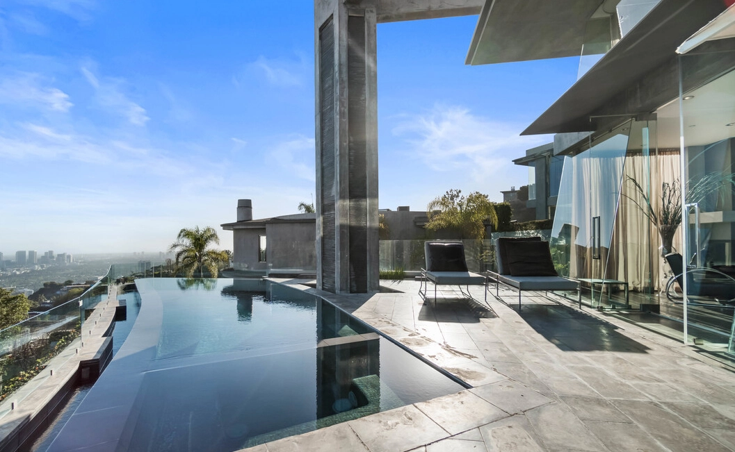 A Quel Point Cyril Hanouna Est-Il Riche ? Photos De Sa Residence Nouvellement Acquise A Los Angeles