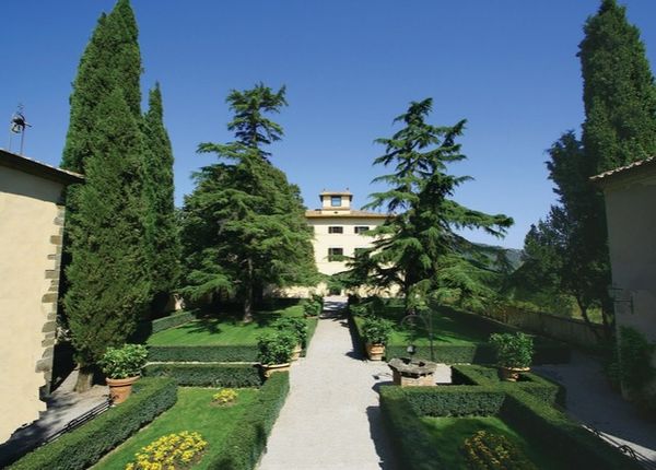 Enchanting country mansion in central Italy.