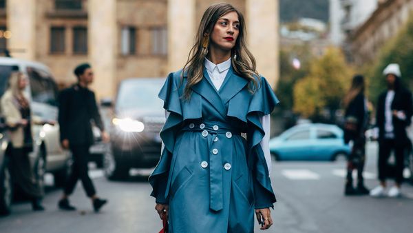 Trench Coats For Women : The Complete Guide And How To Wear It This Spring